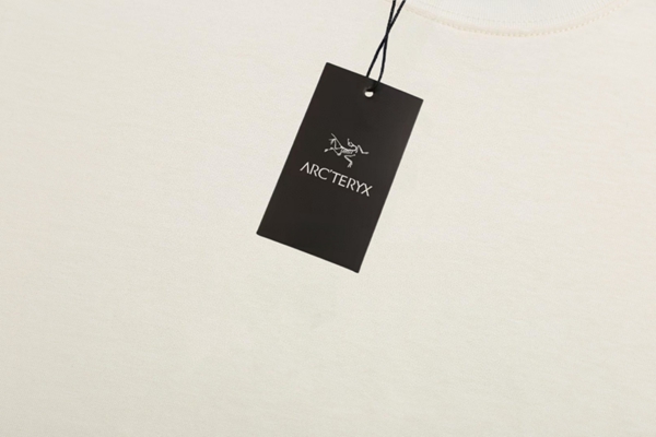 ブランドTシャツ着用イメージ